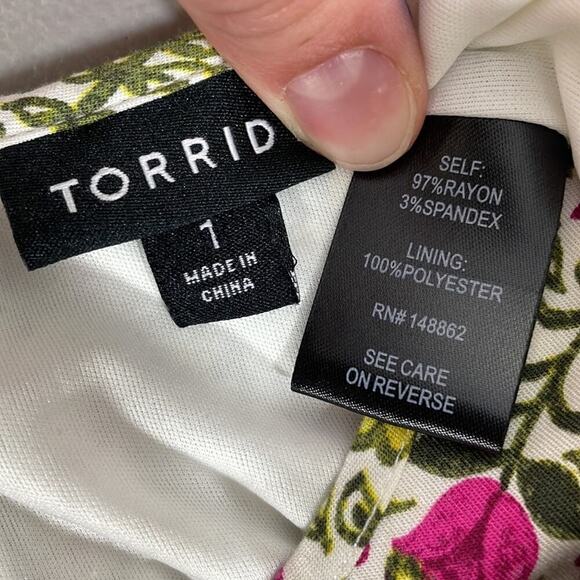 Torrid Dress Floral Keyhole Flowy White Pink Size 1X - Picture 11 of 15